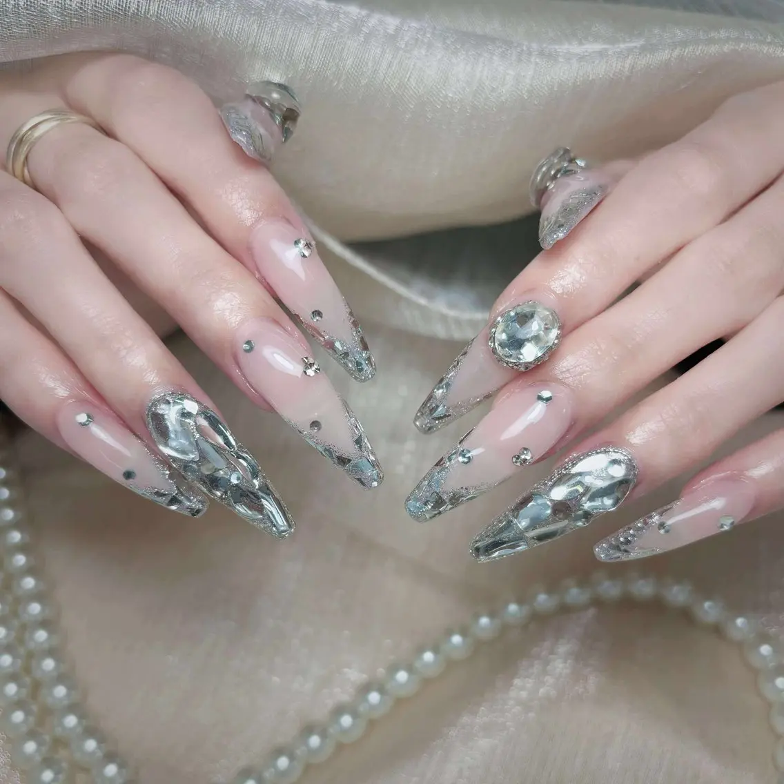 ネイル アートネイル オーロラネイル フットネイル ジェルネイル キラキラネイル ハンドネイル ハンドケア Nova Nailのネイルデザイン