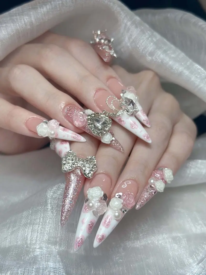 ネイル チークネイル ドット フレンチネイル グラデーション 韓国ネイル ハンドネイル Lisa Nail Salonのネイルデザイン