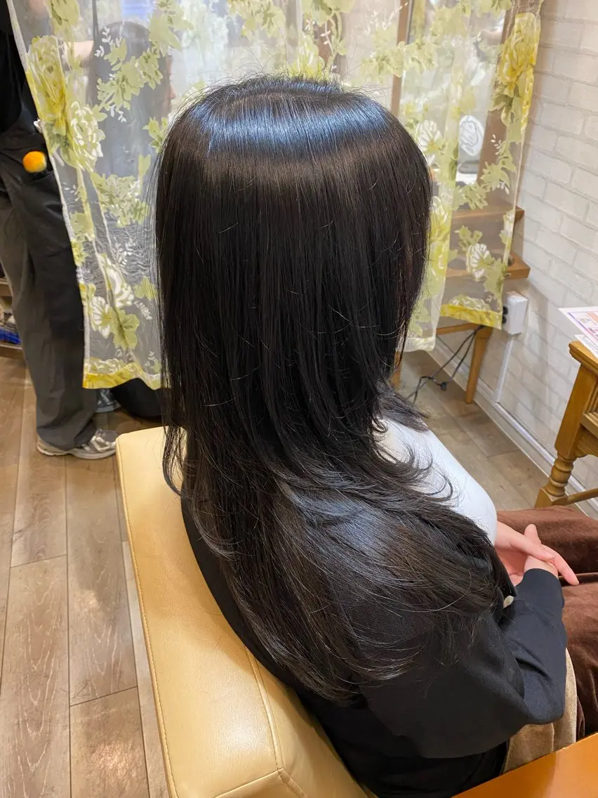 ロング カラー アッシュ アッシュブラック 黒髪 レイヤーカット トリートメント ✨🐣小池 ひな🐣✨のヘアスタイル