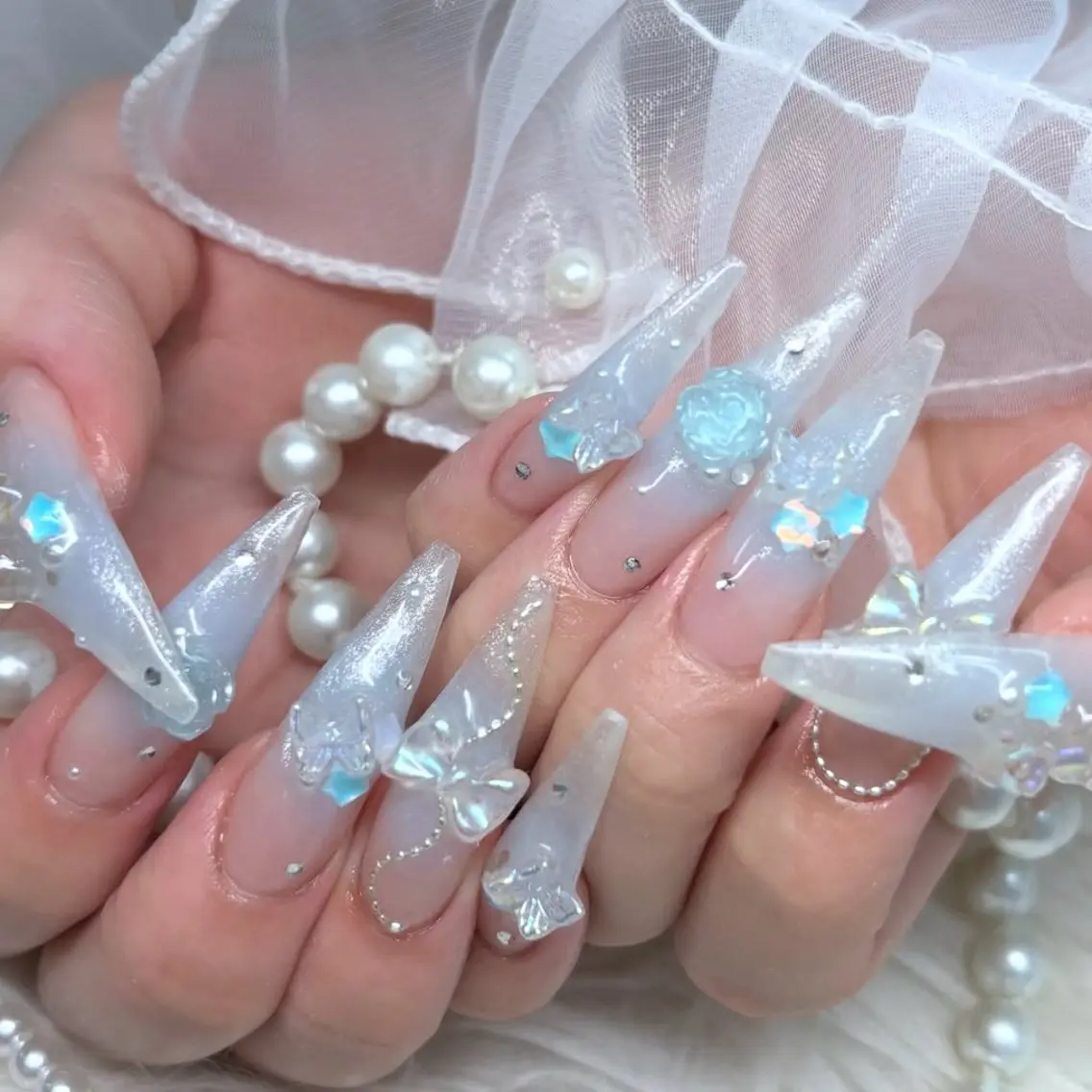 ネイル チークネイル ドット フットネイル フレンチネイル グラデーション ハンドネイル ハンドケア Nihonthy Nail 新宿のネイルデザイン