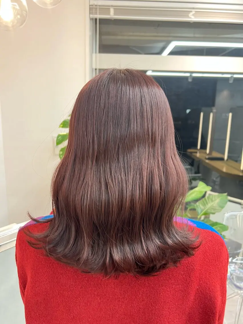 ミディアム カラー 小森聖奈 韓国風レイヤーカットのヘアスタイル