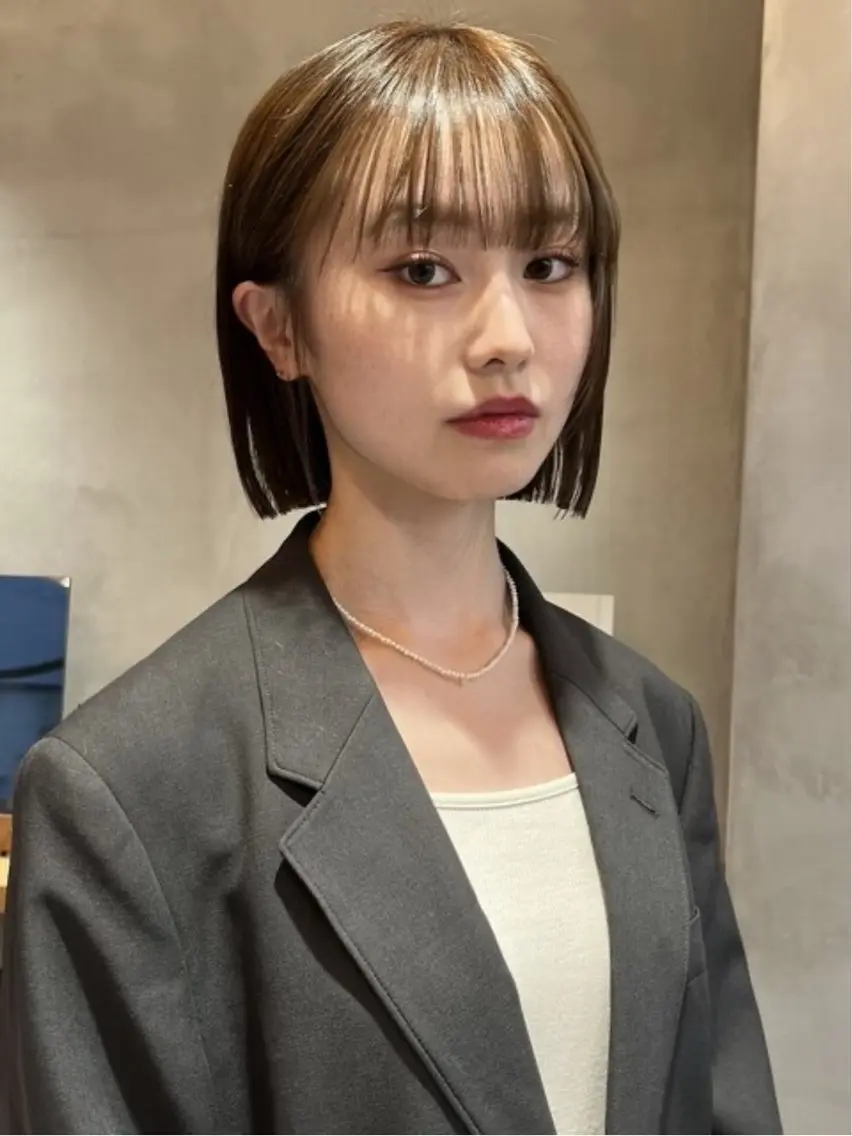ミディアム カラー ヘアカラー 圧倒的 毛流れ センターパートのヘアスタイル