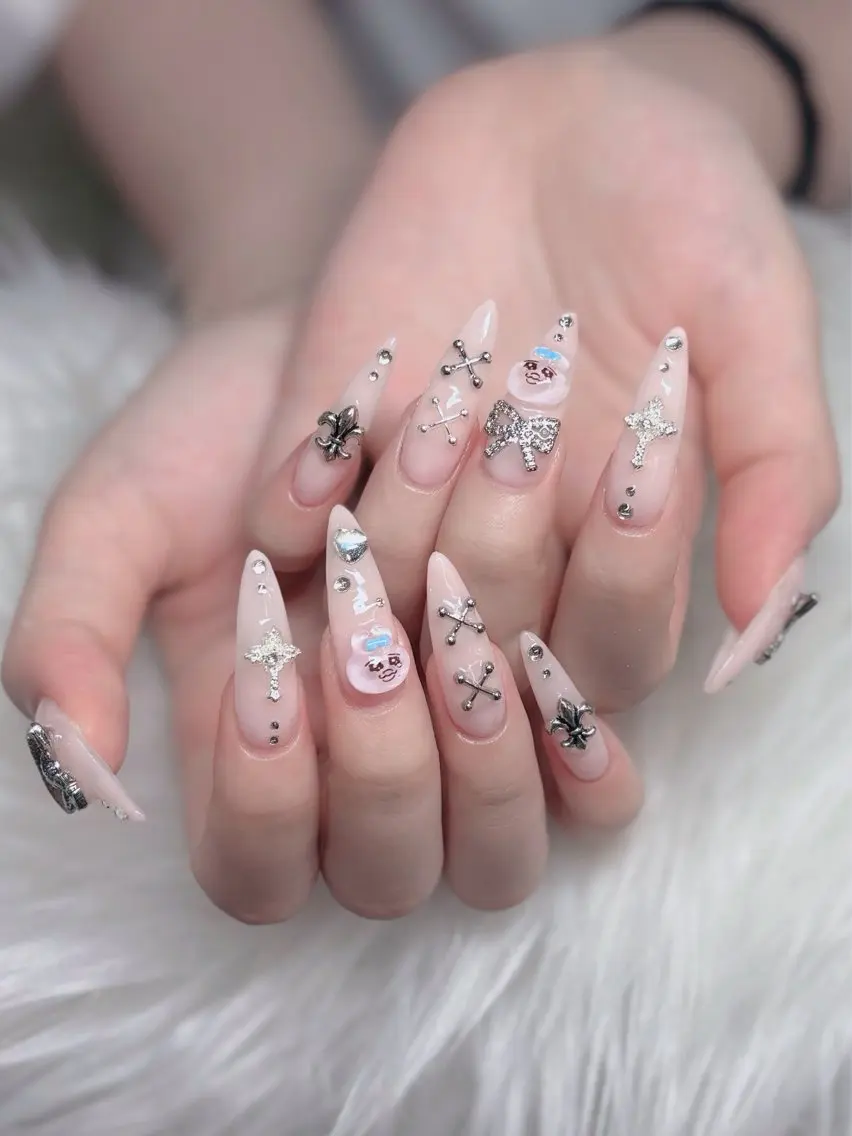 ネイル フレンチネイル ジェルネイル キラキラネイル 韓国ネイル マグネットネイル Julli NailStudioのネイルデザイン