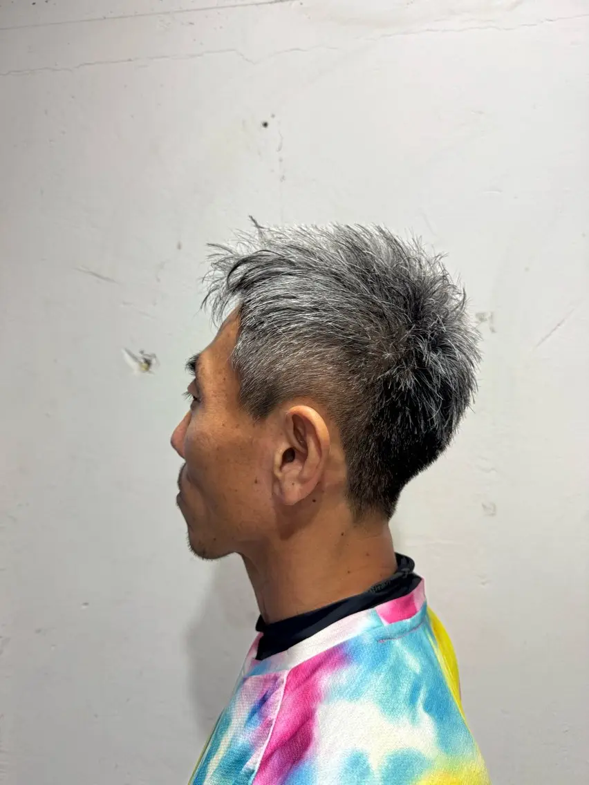 メンズ くすみ あやなのヘアスタイル