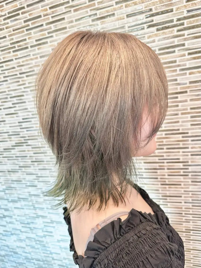 ミディアム カラー ベージュカラー グレージュ インナーカラー オリーブベージュ RICHAIR 長嶺旬佑のヘアスタイル