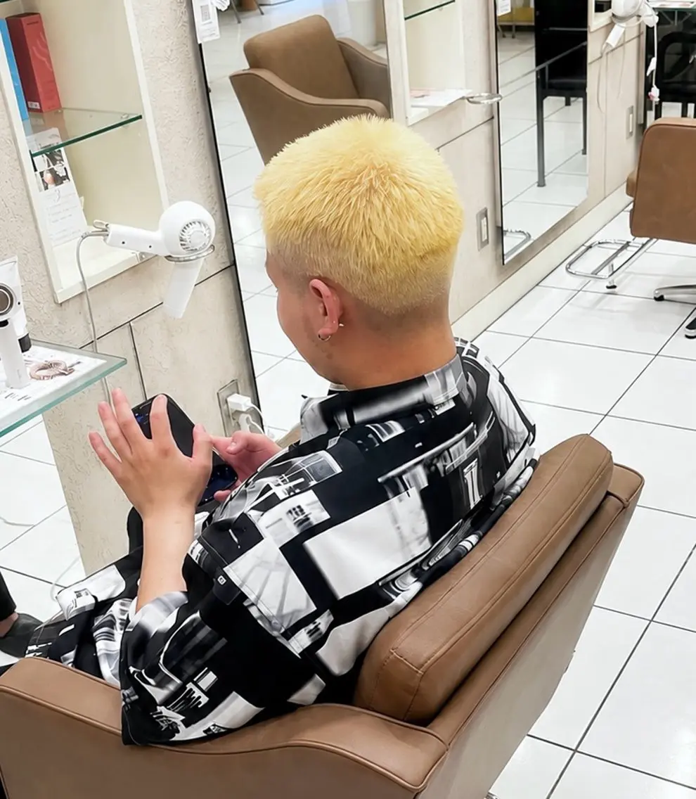カラー メンズ メンズブリーチ メンズハイトーン マッシュ 刈り上げ ブリーチ 🫧艶 ×透明感🫧 吉田 陽菜のヘアスタイル
