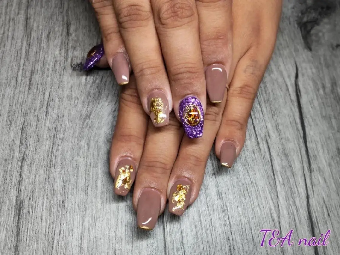 セミロング ネイル パープルカラー ハロウィン べっ甲ネイル 長さ出し ジェルネイル T&A nailのネイルデザイン