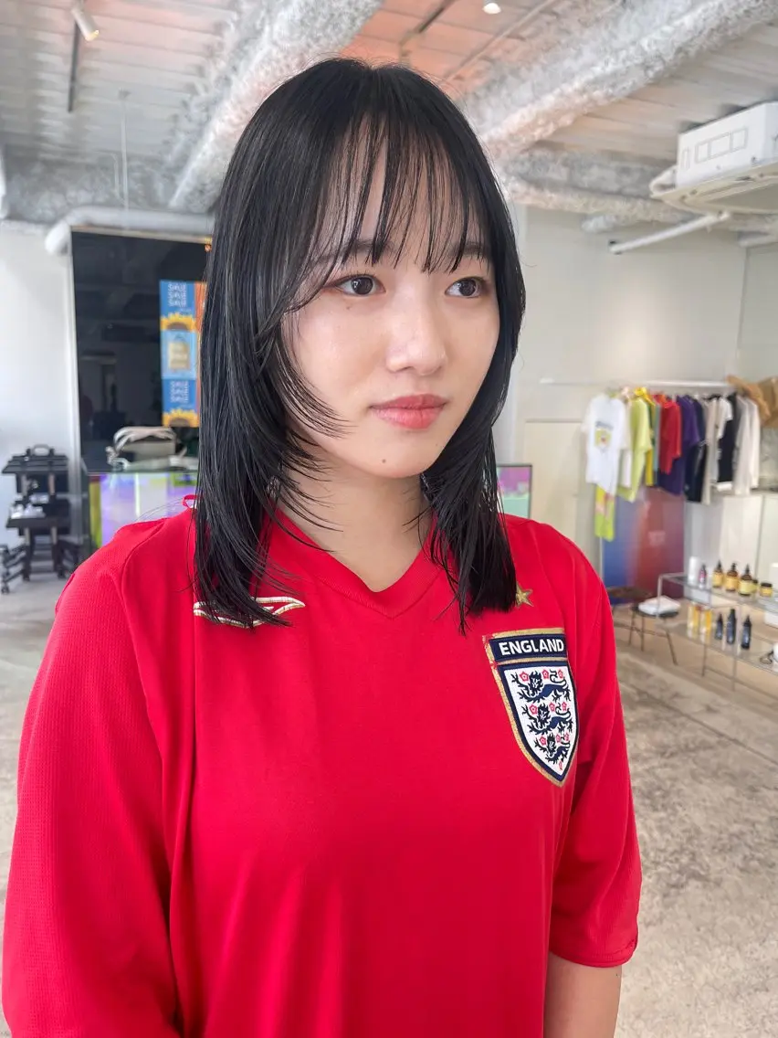 ミディアム レイヤーカット oma 袮次金 鈴香のヘアスタイル