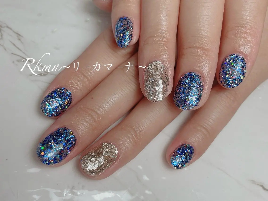 ネイル アートネイル ブルー ラメ(グリッター) 春ネイル ハンドネイル フットネイル ハンドケア Rkmn ~リ-カマ-ナ~のネイルデザイン