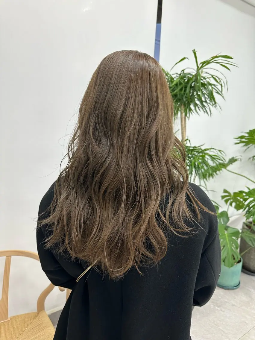 ロング カラー グレージュ 笹田 寛明のヘアスタイル