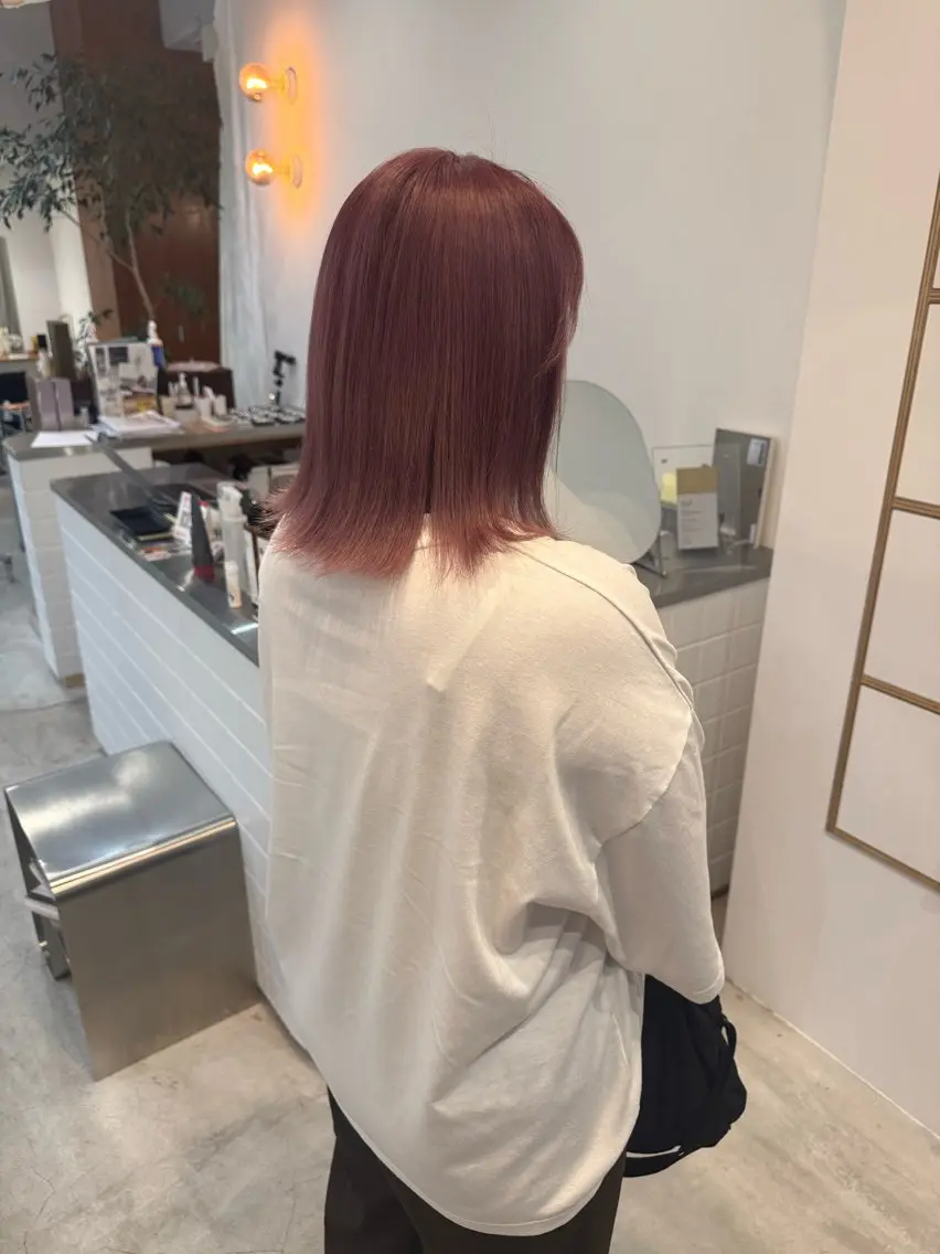 カラー ブリーチ ピンクカラー 茅根 葵のヘアスタイル