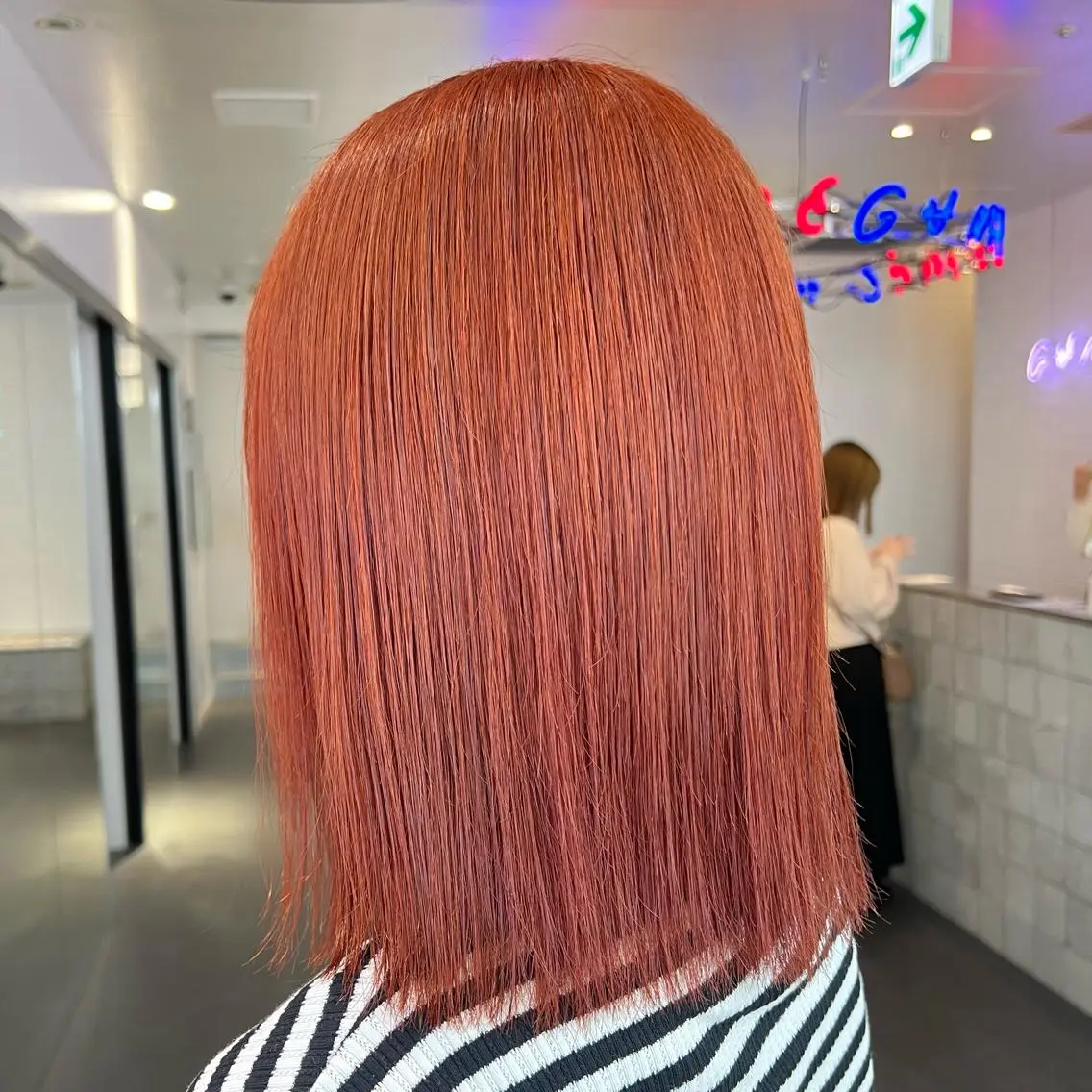 セミロング カラー カット ヘアカラー トリートメント 🌼動き×透明感🩵 ハイトーン/ナナのヘアスタイル