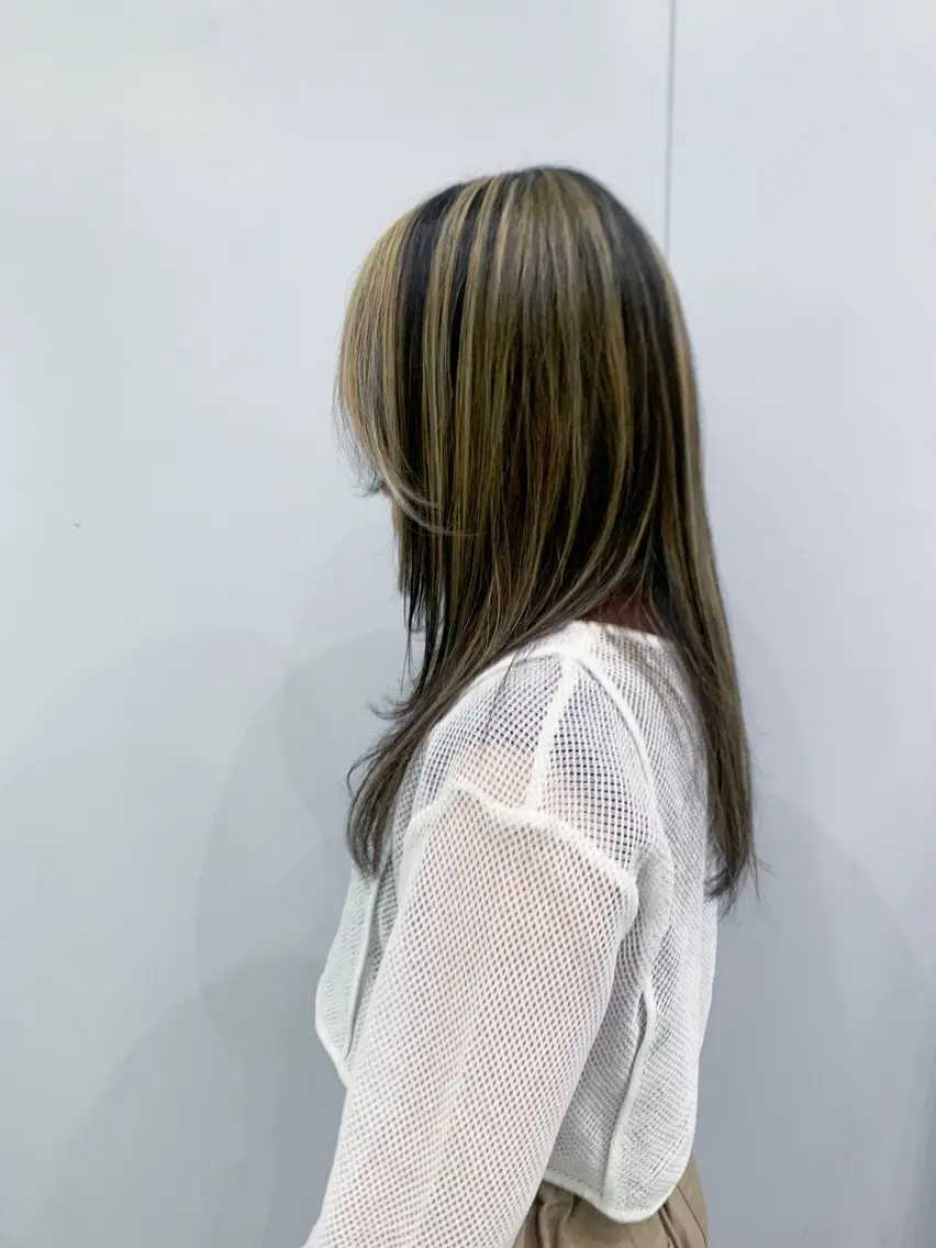 セミロング ハイライト レイヤーカット カット ヘアカラー 高橋 亜紀のヘアスタイル