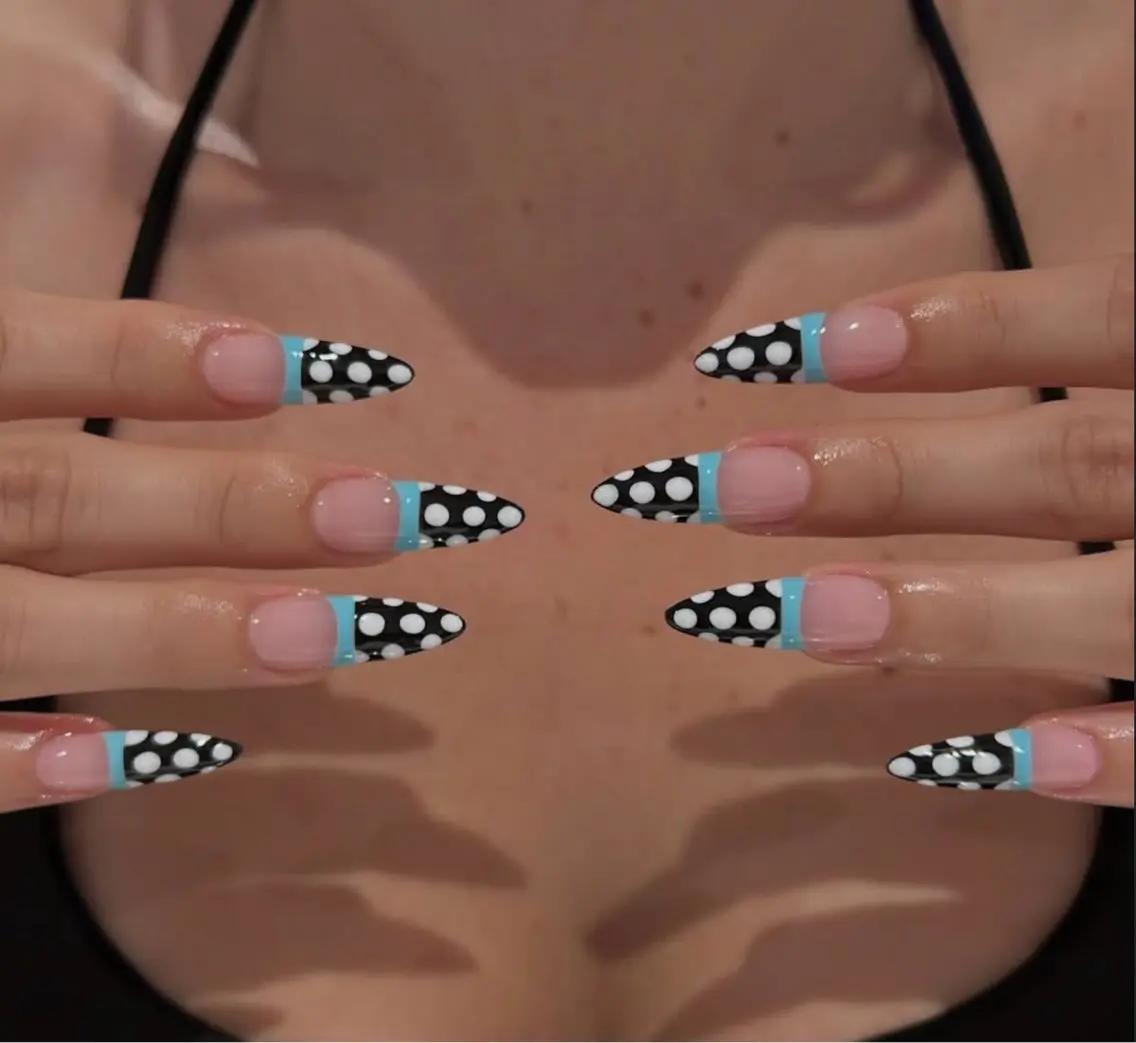 ネイル アートネイル ジェルネイル ニュアンスネイル シンプルネイル ネイルチップ ハンドネイル Lisa Nail Salonのネイルデザイン