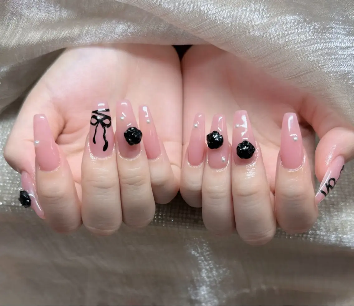ネイル フレンチネイル ジェルネイル ガラスフレンチ ハロウィン ハート ハンドネイル H.baby Nail Salonのネイルデザイン