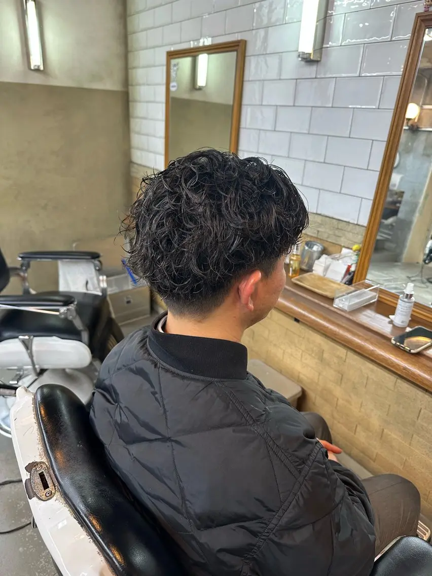 ショート パーマ メンズ メンズパーマ カット ヘアカラー パーマ モチヅキ タツキのヘアスタイル