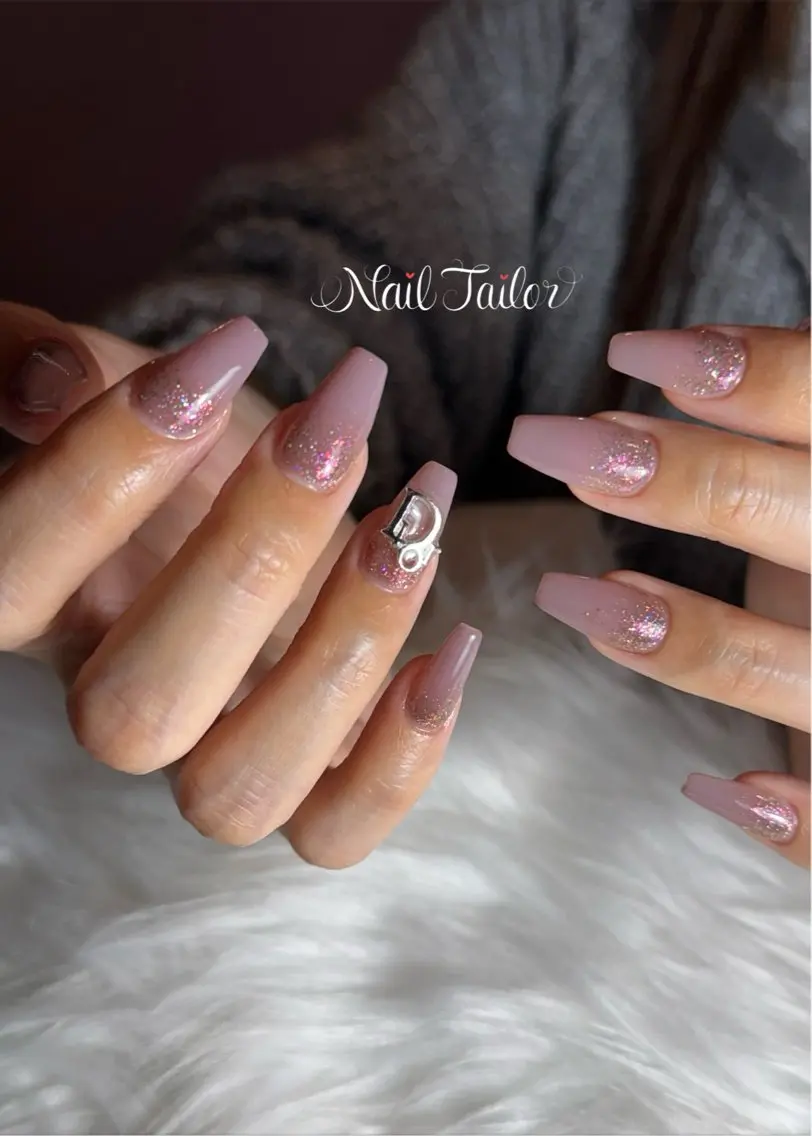 ネイル 長さ出し グラデーション キラキラネイル ラメ(グリッター) ロングネイル ハンドネイル NailTailor ネイルテイラーのネイルデザイン