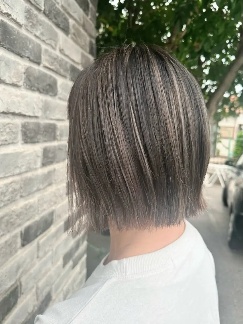 ミディアム ハイライト 對比地 茜のヘアスタイル