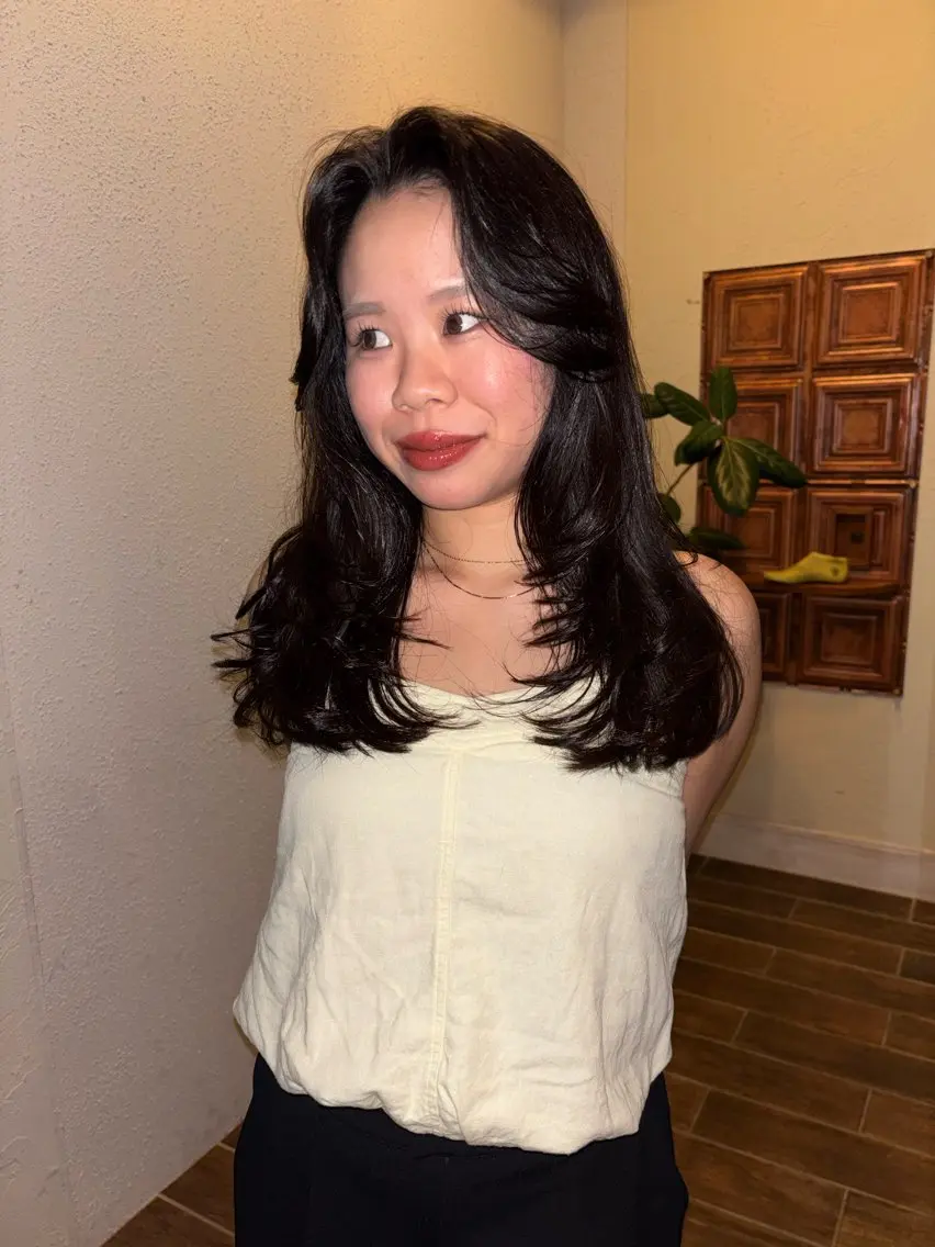 ロング カット 角田 桃香のヘアスタイル