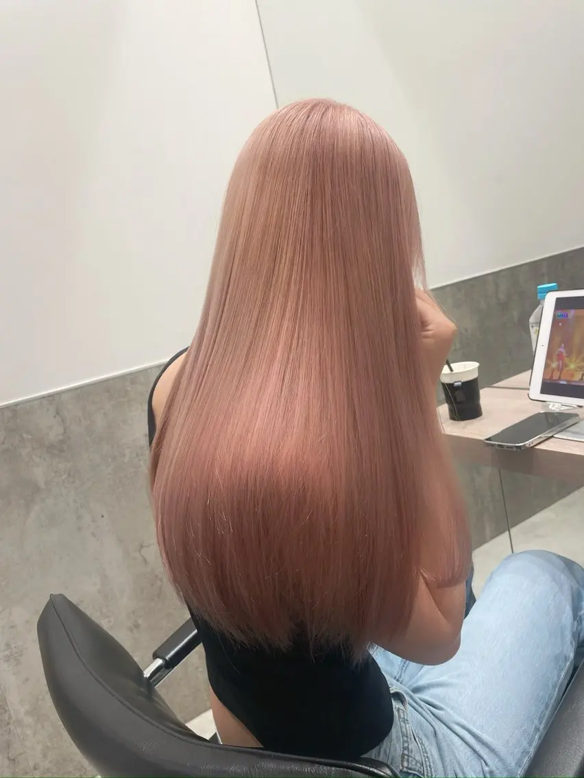ロング カラー ヘアアレンジ ベージュカラー ブリーチ ケアブリーチ ハイトーンカラー ピンクカラー カット ヘアカラー トリートメント ヘアセット 憧れの艶ハイトーンへ 🌙サイダサキのヘアスタイル
