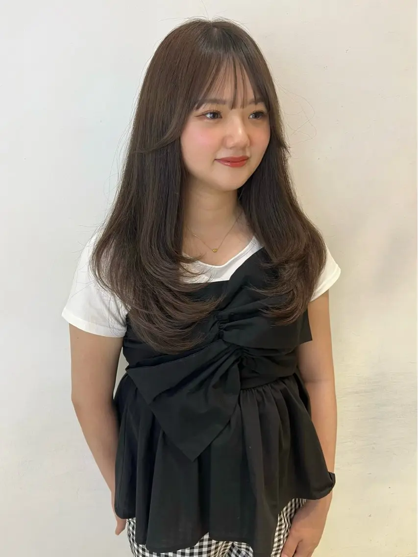 ロング レイヤーカット 'AXIS 栄 Konomiのヘアスタイル