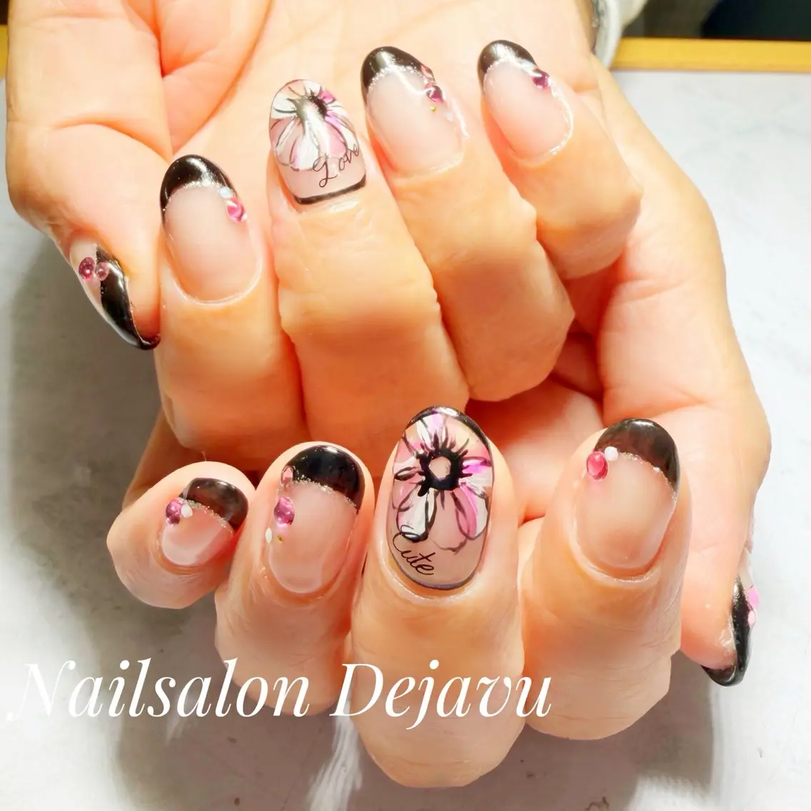 ネイル アートネイル フラワーネイル フレンチネイル ハンドネイル Nail salon Dejavu 🌿のネイルデザイン