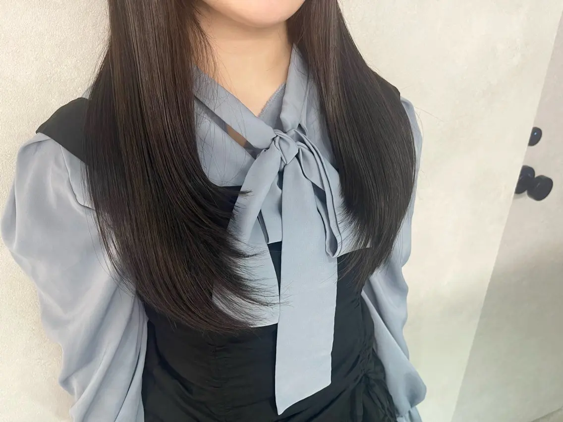 ロング 顔まわりレイヤー 顔周りカット レイヤーカット ローレイヤー モテカラー🫧💕 RIOのヘアスタイル