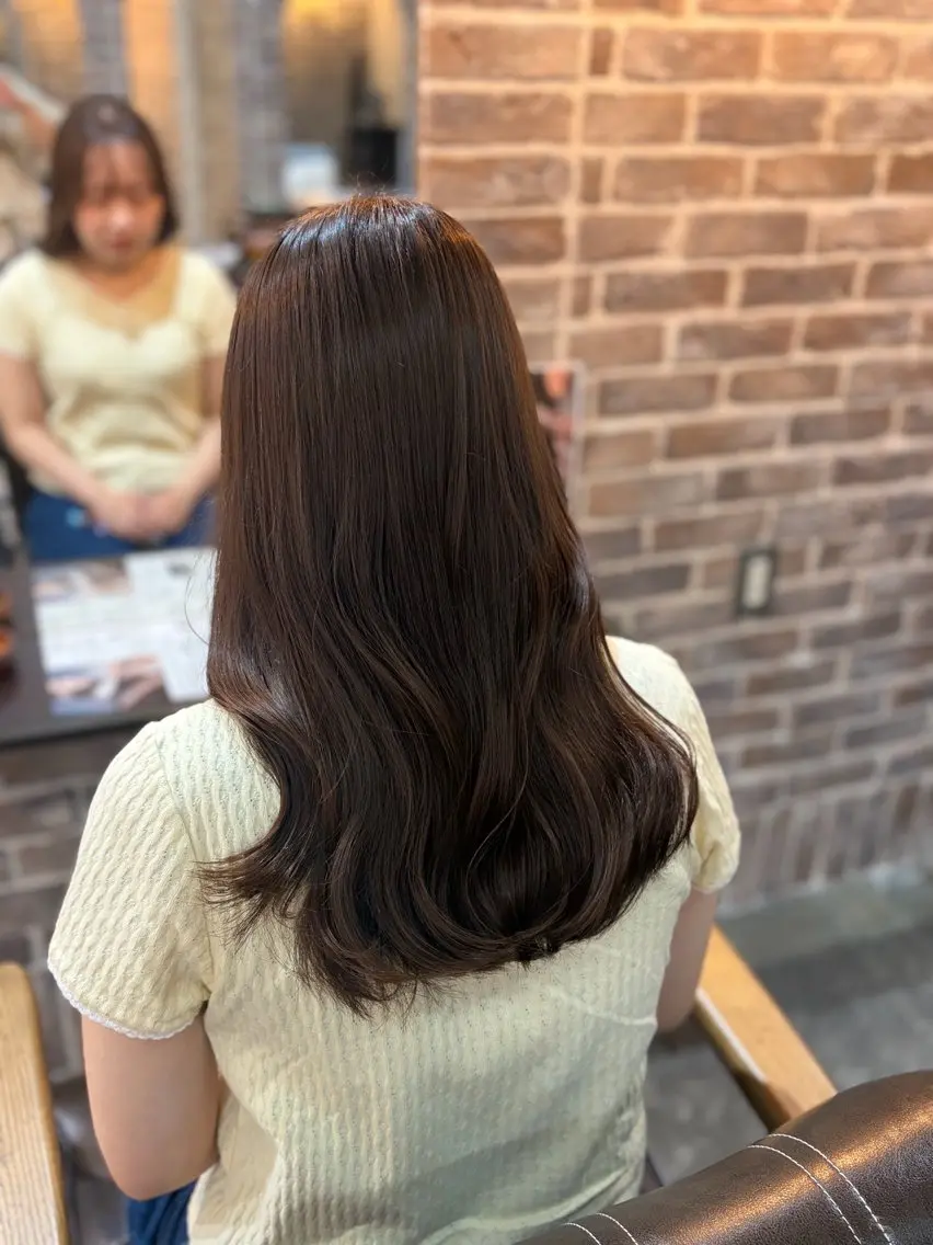 ミディアム カット ヘアカラー トリートメント 縮毛矯正/暖色系 /徳田真緒のヘアスタイル