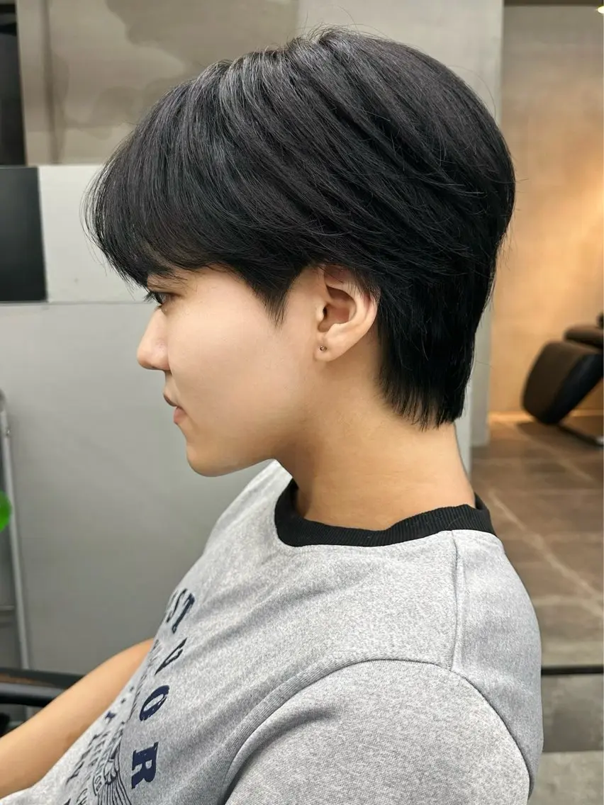 ショート カラー メンズ マッシュ シースルーマッシュ 黒髪 ブルーカラー ブルーブラック カット ヘアカラー メンズ特化 🦋KANOKO🦋のヘアスタイル