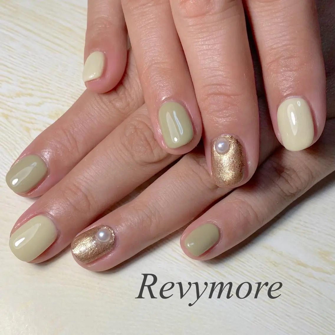 ショート ネイル ジェルネイル ニュアンスネイル オフィスネイル シンプルネイル nail salon Revymoreのネイルデザイン