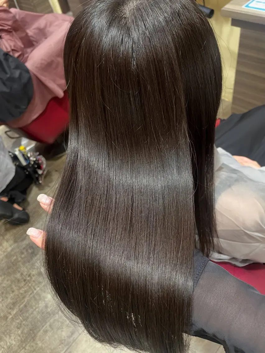 ロング 色落ちまで可愛い🩷 透明感🩵安江理緒のヘアスタイル