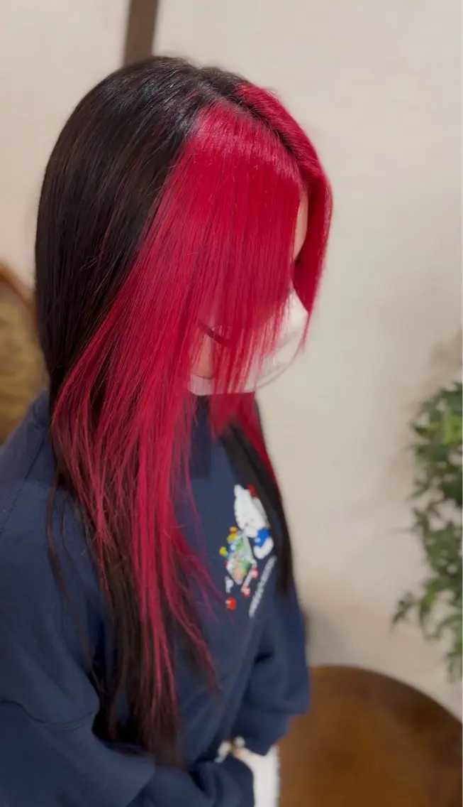 ロング カット ヘアカラー 飯星慧斗 /ブリーチ、縮毛矯正のヘアスタイル