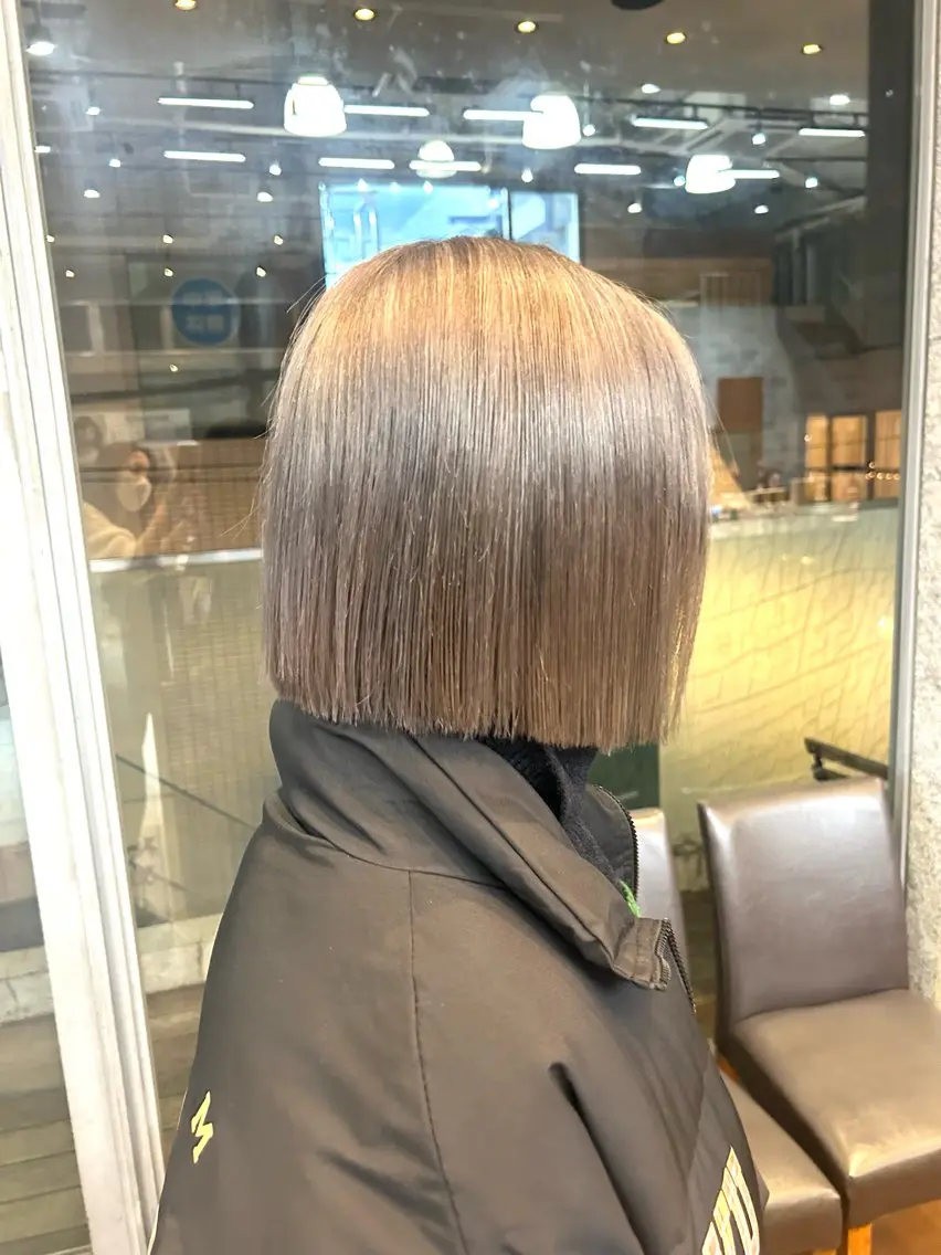 ショート カラー グレージュ ボブ 🫒オリーブ/レイヤ ーカット🌿‬モエカのヘアスタイル