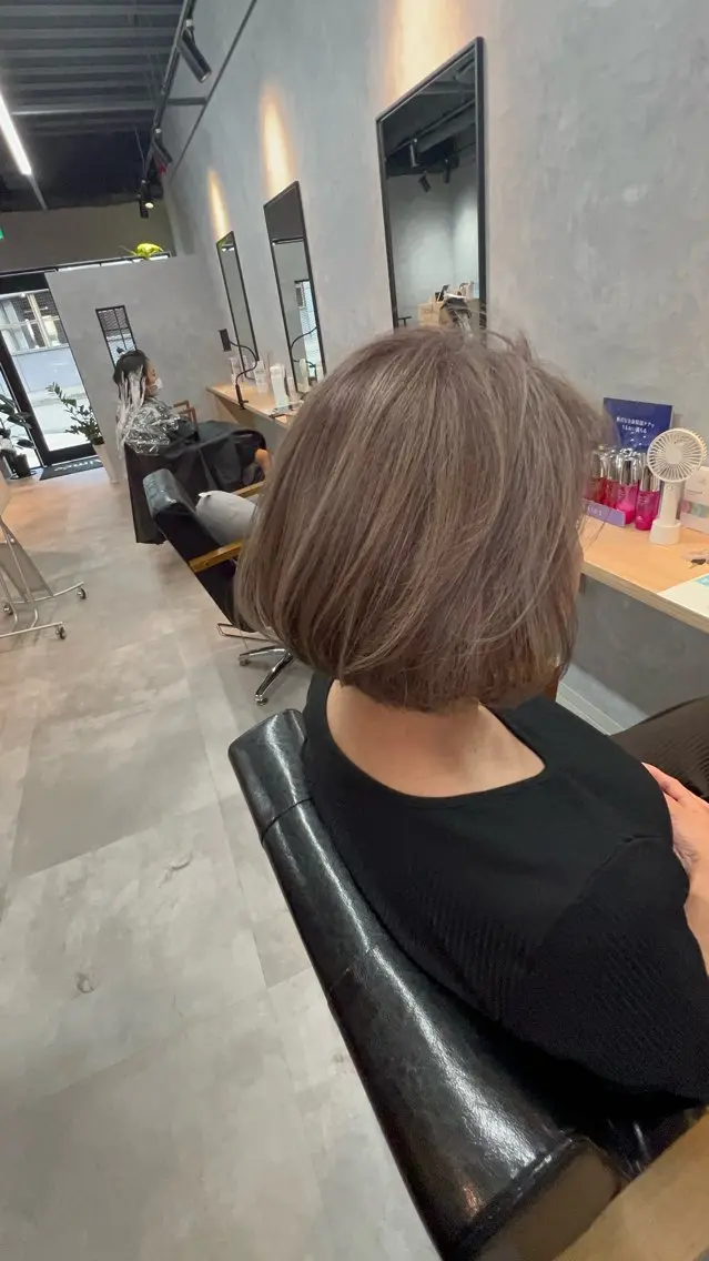 ミディアム ヘアカラー motoトップカラー リスト/ブリーチカラのヘアスタイル