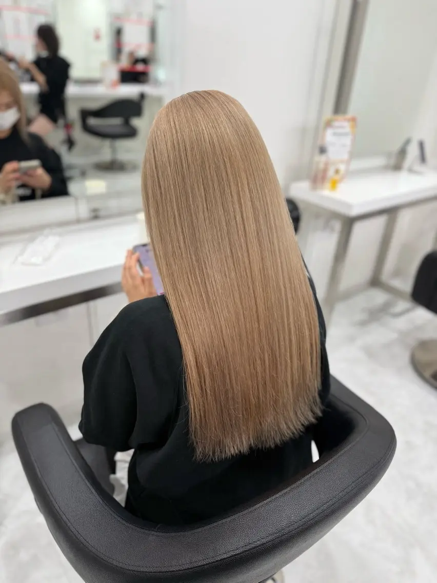 ロング カラー ラベンダー💜 グレージュ🩶のヘアスタイル