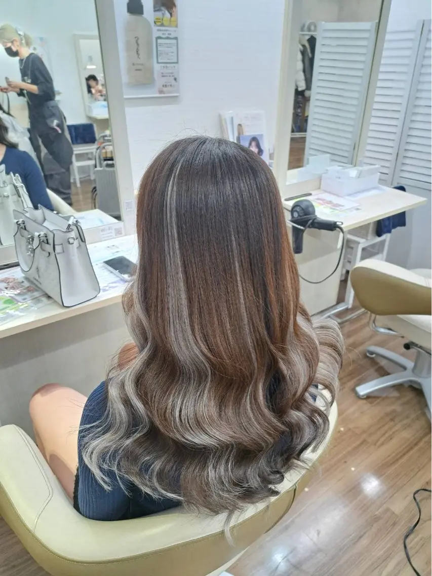ロング カラー ハイライトカラー エクステ ハイライト エクステ GLOSS 心斎橋 山上のヘアスタイル