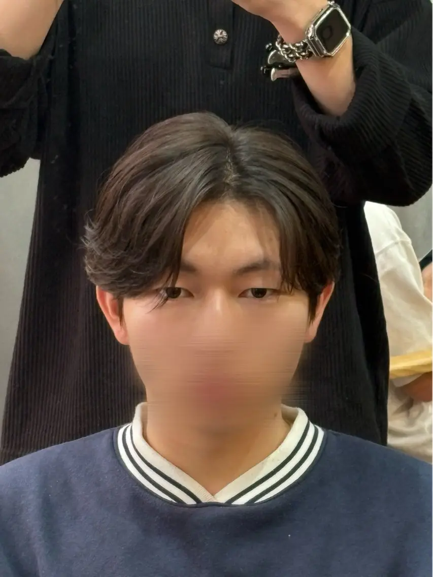 ショート パーマ メンズ カルマパーマ メンズパーマ カット パーマ 韓国メンズヘア/ 毛流れヘア　須田龍世のヘアスタイル