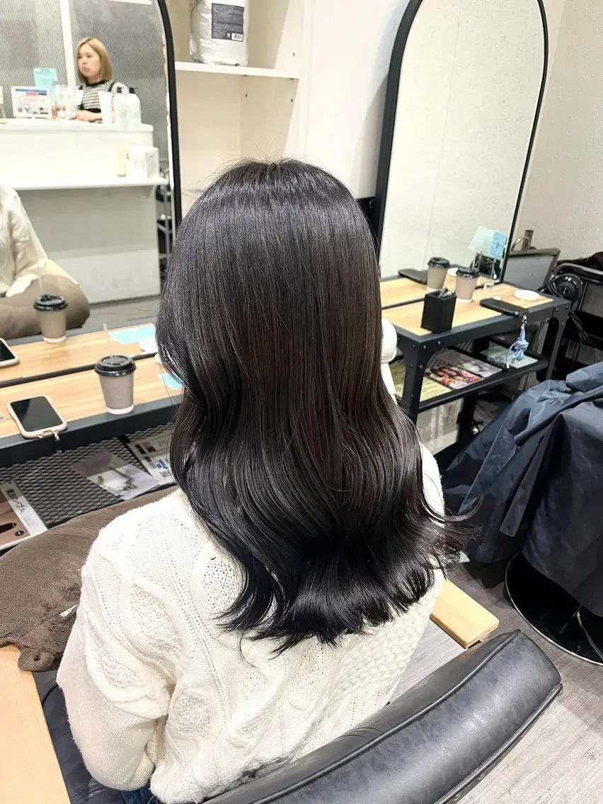 ロング カラー 黒髪 ブルーカラー ブルーブラック 透明感カラー ヘアカラー cocotte🫧 絹村 琴美のヘアスタイル