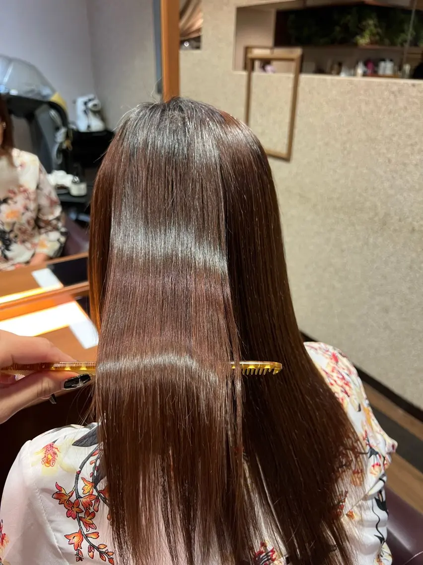 セミロング 縮毛矯正 縮毛矯正 ワタナベ モカ🦢ダブルカラーのヘアスタイル