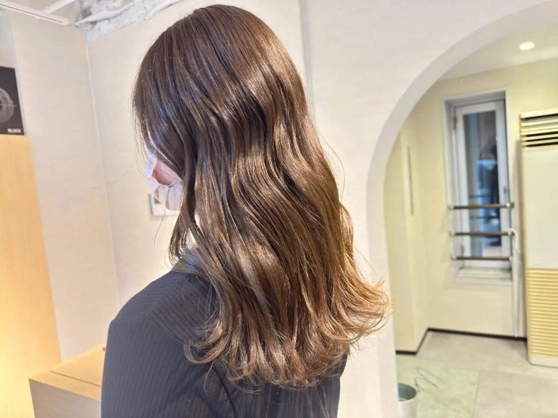 ロング カラー アッシュ ベージュカラー ロング トリートメント カット ヘアカラー トリートメント 【Uneユヌ】菊地 春那のヘアスタイル