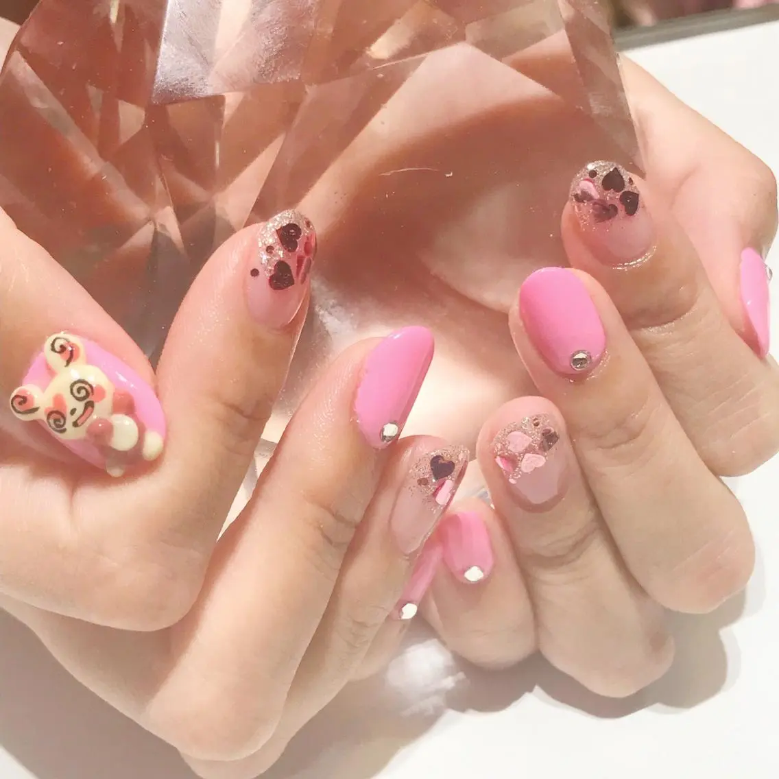ネイル ジェルネイル YUN 💅のネイルデザイン