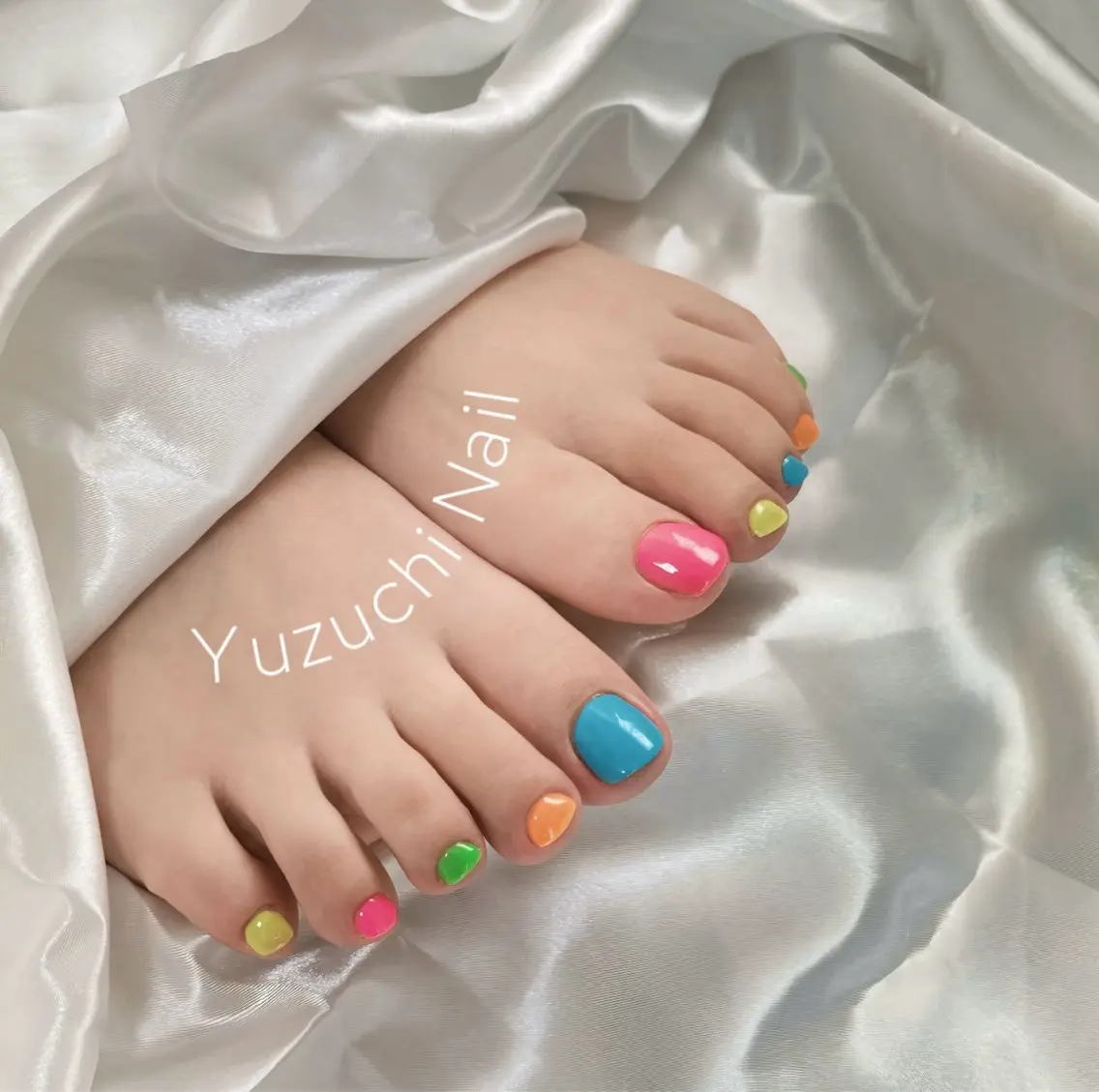 ネイル フットネイル 夏ネイル ワンホンネイル Yuzuchi Nailのネイルデザイン