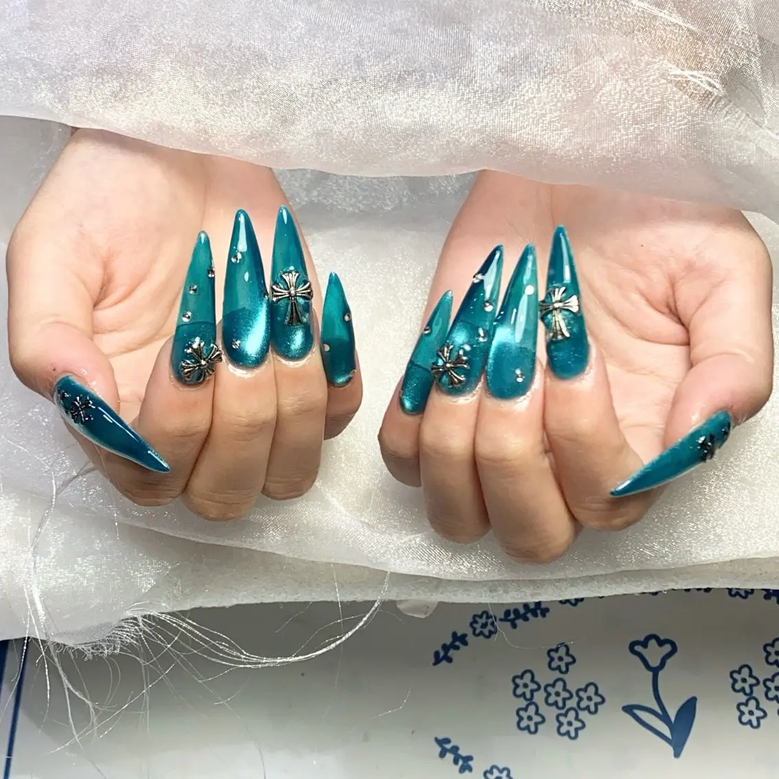 ネイル アートネイル 長さ出し フレンチネイル グラデーション キラキラネイル ハンドネイル Yuki Nailのネイルデザイン