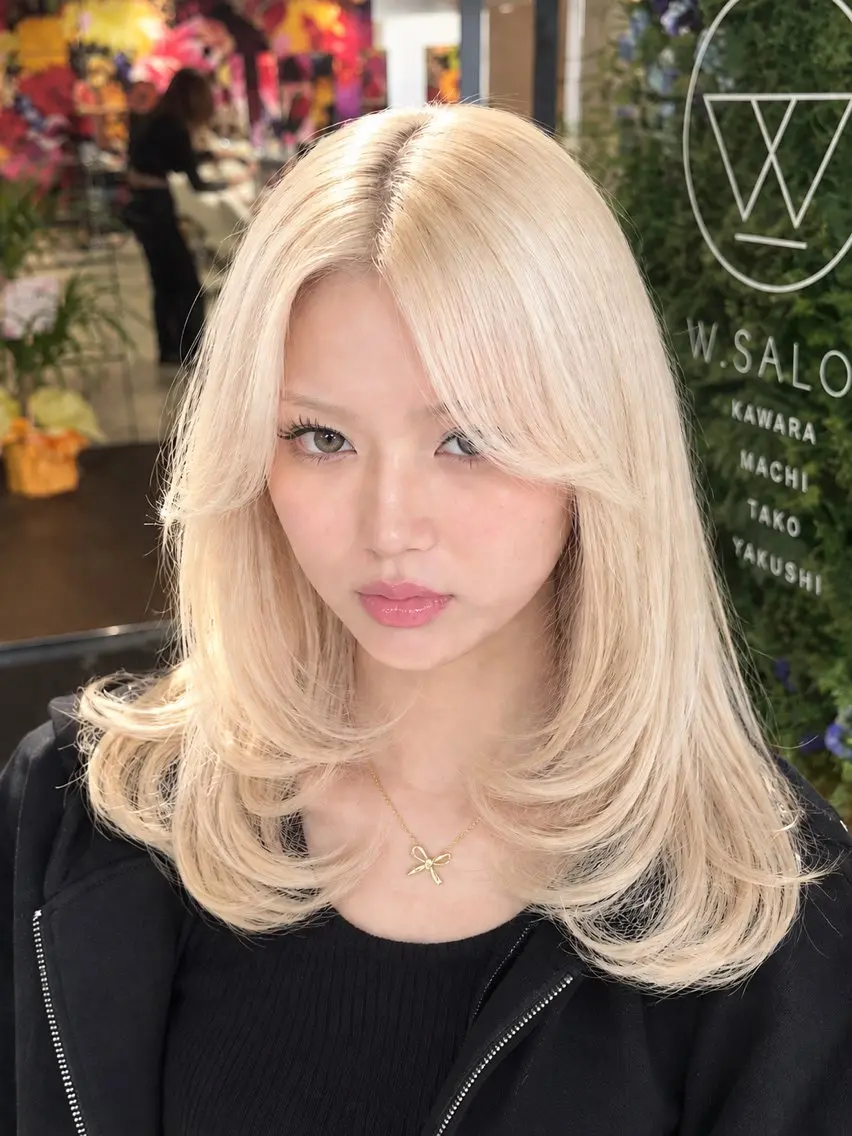 ミディアム ヘアカラー トリートメント W_SALON 四条 ブリーチ 髪質改善のヘアスタイル