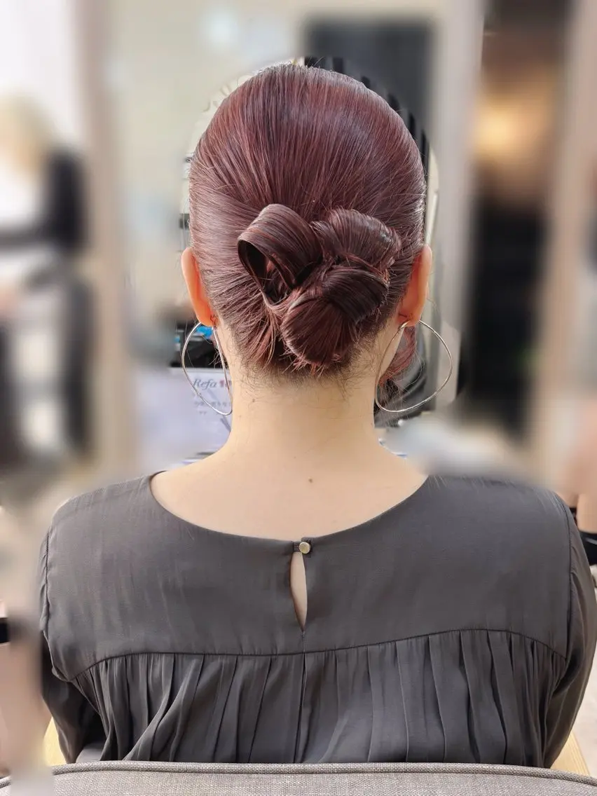 セミロング ヘアアレンジ 💜eluあやね💜 🫧カラー・縮毛矯正のヘアスタイル