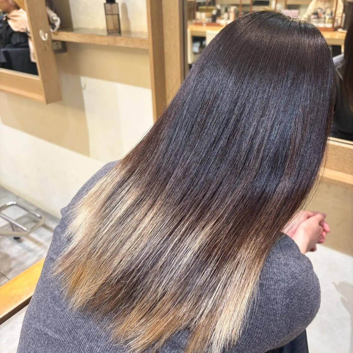 ロング 暗髪透明感カラー うる艶カラー／綾部のヘアスタイル