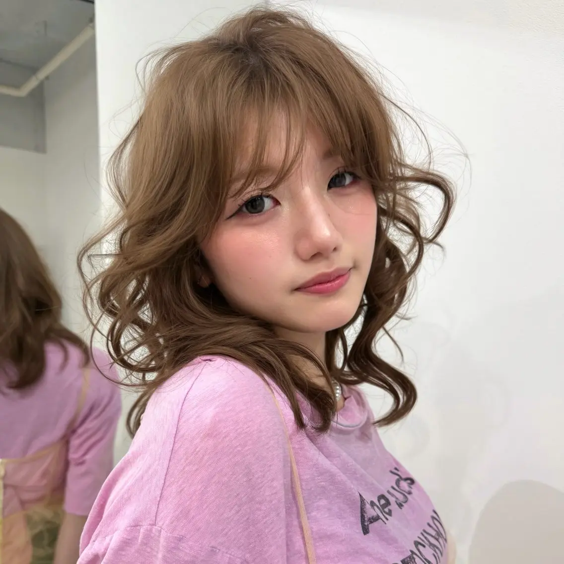 ミディアム カラー ヘアアレンジ ベージュカラー ブリーチ ケアブリーチ デザインカラー ダブルカラー カット ヘアカラー TATSUハイトーン ミルクティーベージュのヘアスタイル