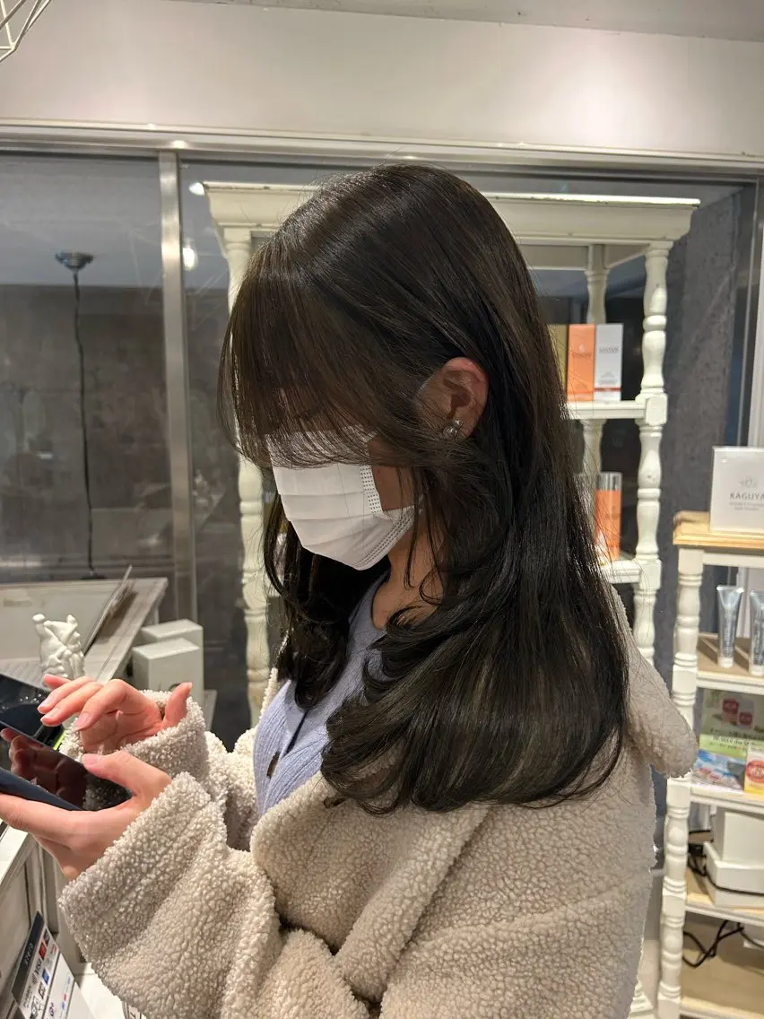 ミディアム レイヤーカット カット CLETO Licaのヘアスタイル