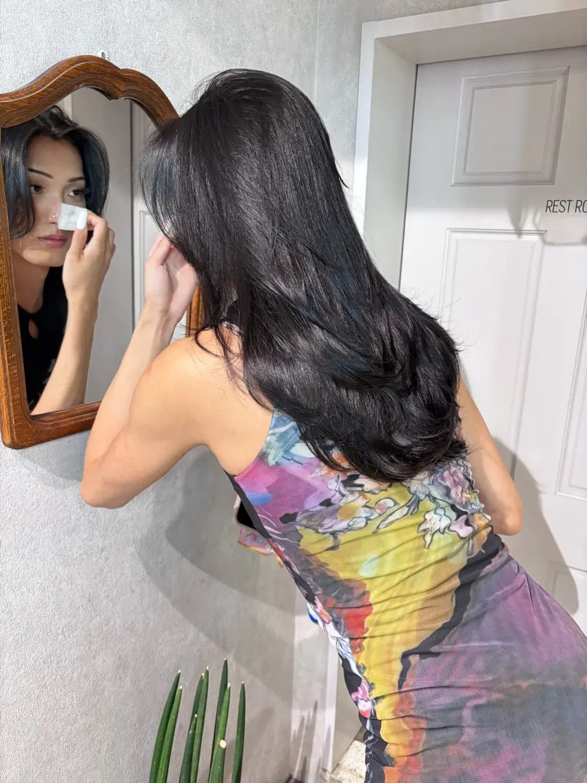 ロング カラー ヘアアレンジ 切りっぱなしボブ ブリーチ ダブルカラー イヤリングカラー ハイライトカラー iona/ハイトーン /ネイルのネイルデザイン