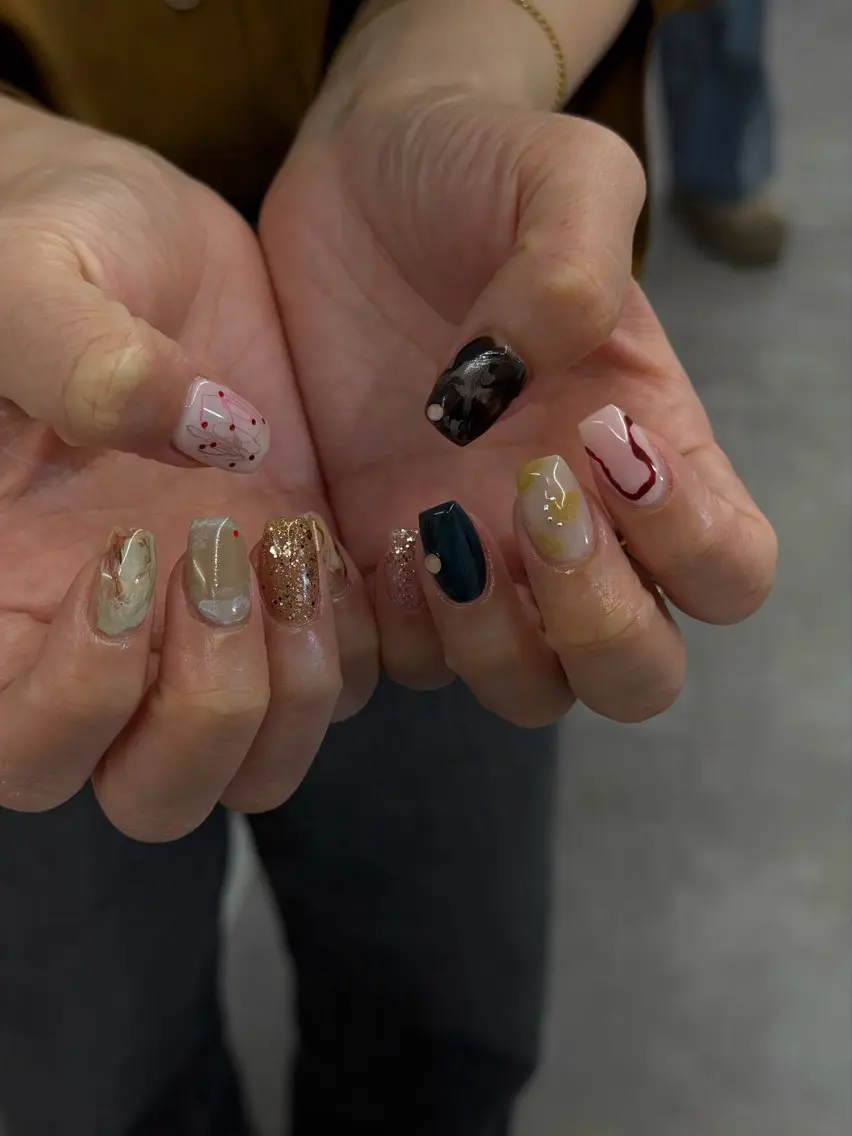ネイル ブラウン ジェルネイル キラキラネイル マグネットネイル ニュアンスネイル ハンドネイル ハンドケア Bana_ Nailのネイルデザイン